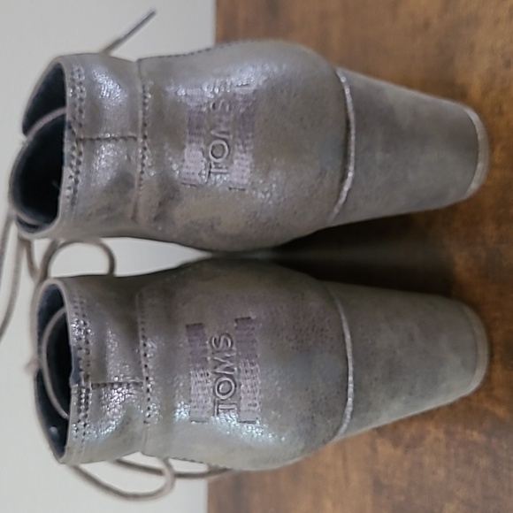 Toms Metallic Gray Lace-up Ankle Booties size 7 - Picture 3 of 10
